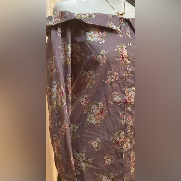 NEW No Comment Off the Shoulder Floral Lavender Women’s Button down Blouse Med - Picture 9 of 11